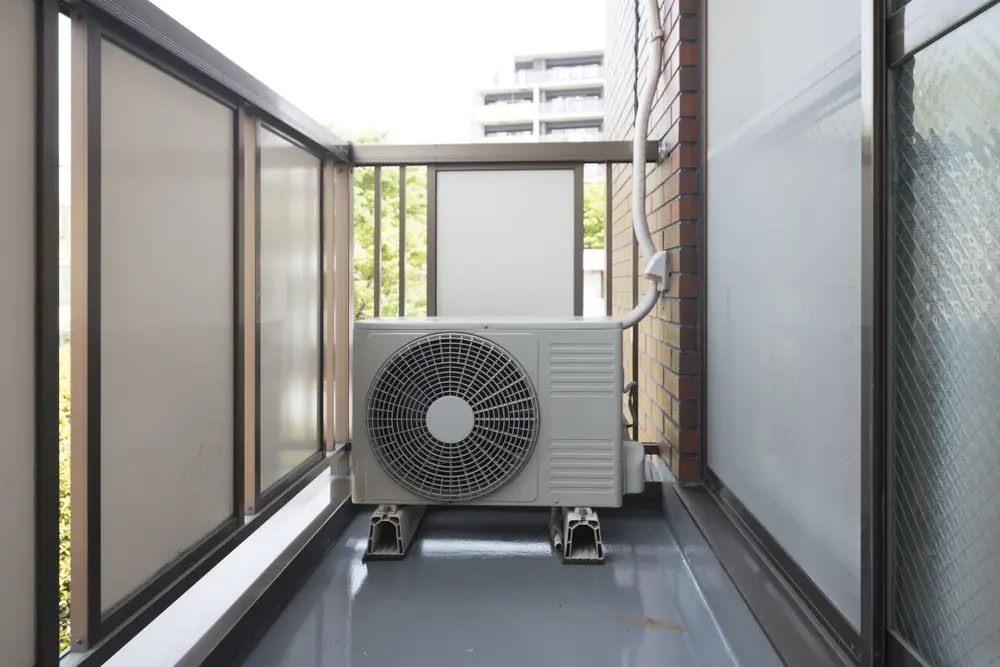 Montaż klimatyzacji w bloku - montaż na balkonie - klimatyzacja w mieszkaniu od alezimno.pl